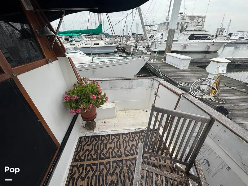 Slide: The Image of Bayliner 3888 Motoryacht 1990 - 15647749