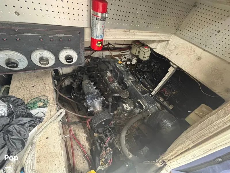 Slide: The Image of Bayliner 3888 Motoryacht 1990 - 15647751