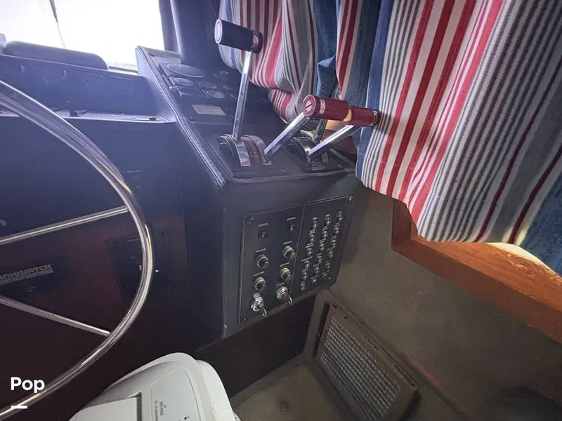 Slide: The Image of Bayliner 3888 Motoryacht 1990 - 15647761