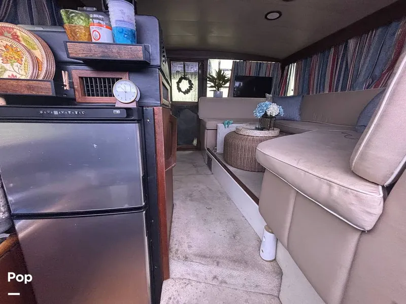 Slide: The Image of Bayliner 3888 Motoryacht 1990 - 15647770