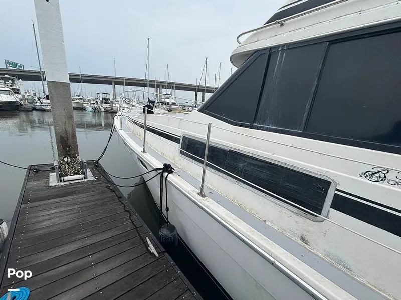 Slide: The Image of Bayliner 3888 Motoryacht 1990 - 15647735