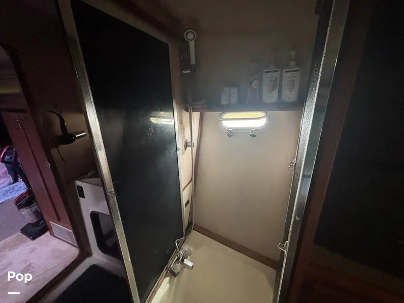 Slide: The Image of Bayliner 3888 Motoryacht 1990 - 15647789