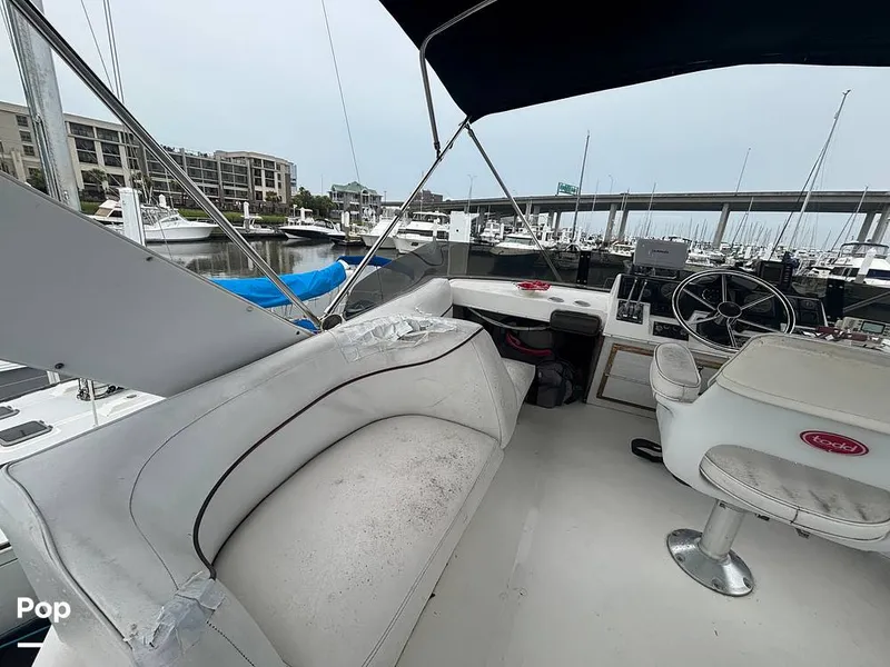 Slide: The Image of Bayliner 3888 Motoryacht 1990 - 15647798