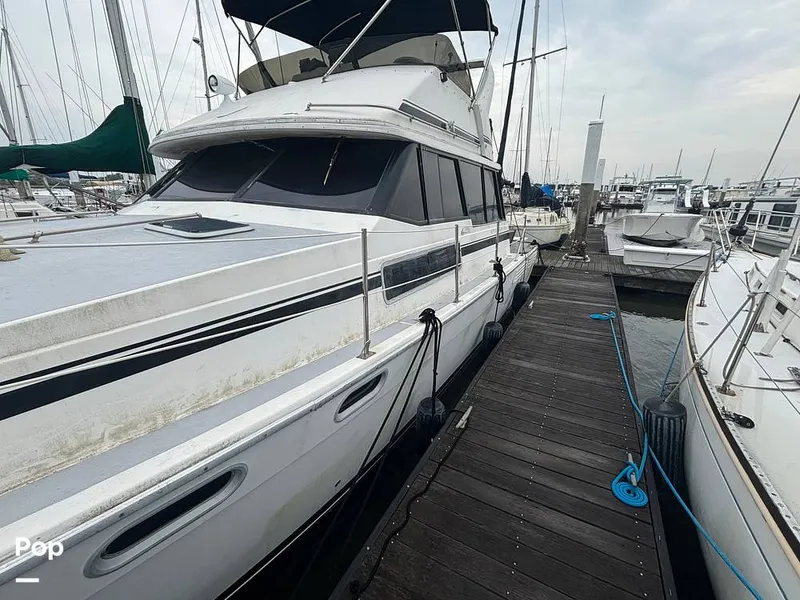 Slide: The Image of Bayliner 3888 Motoryacht 1990 - 15647738