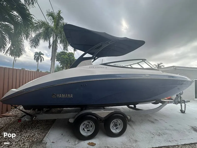 The Image of Yamaha 242SE 2018 - 16125429