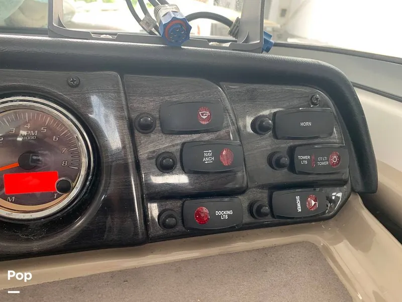 Slide: The Image of Lowrance GPS Map/fishfinder (mount Only Shown) - 15670636