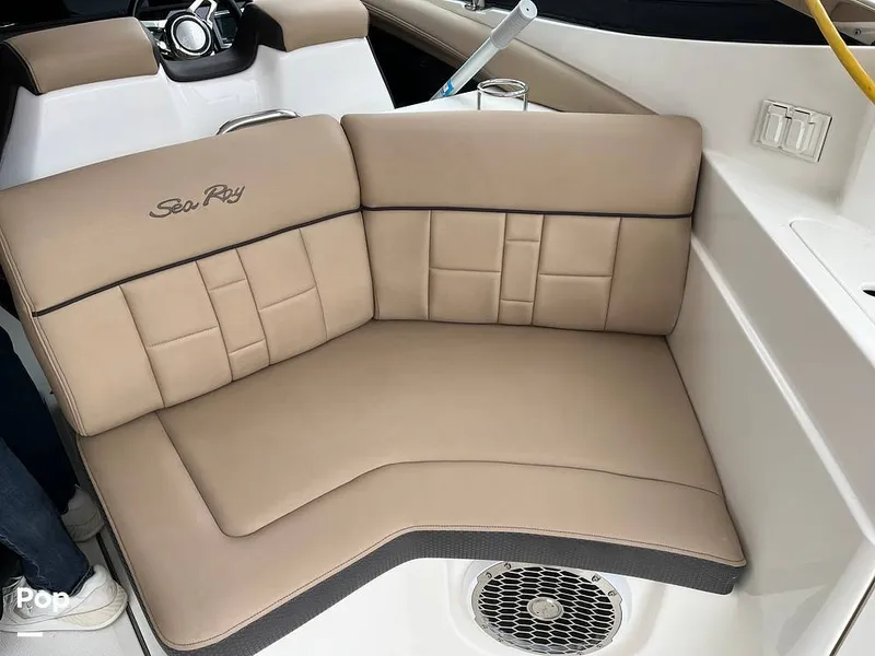 Slide: The Image of Sea Ray SLX 350 2016 - 15603068