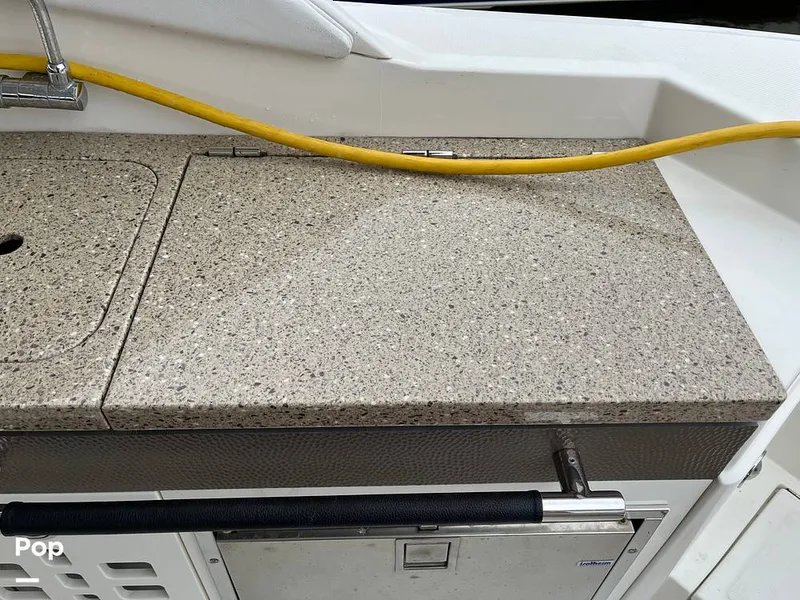 Slide: The Image of Sea Ray SLX 350 2016 - 15603070