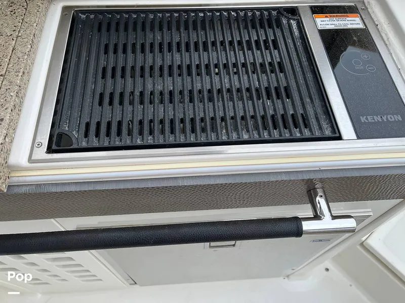 Slide: The Image of Sea Ray SLX 350 2016 - 15603072