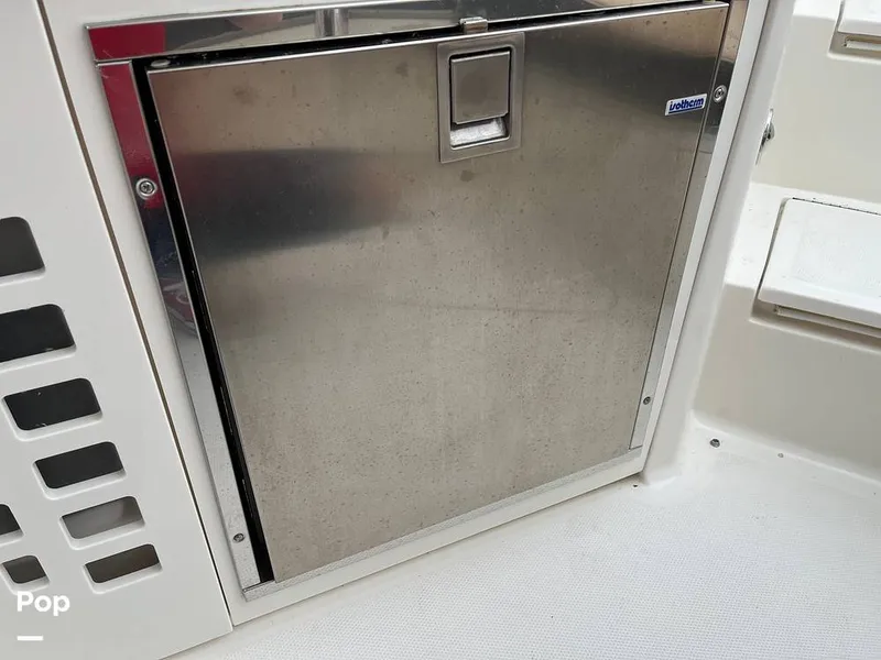 Slide: The Image of Sea Ray SLX 350 2016 - 15603073