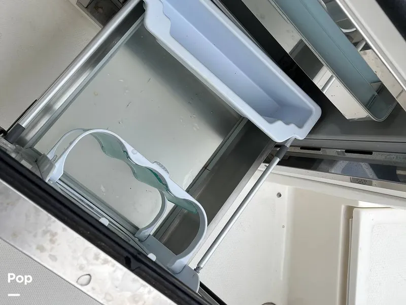 Slide: The Image of Sea Ray SLX 350 2016 - 15603074