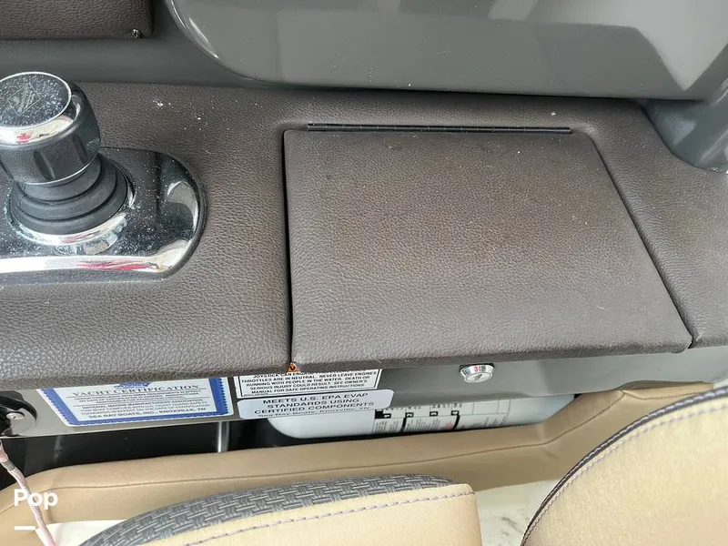 Slide: The Image of Sea Ray SLX 350 2016 - 15603081