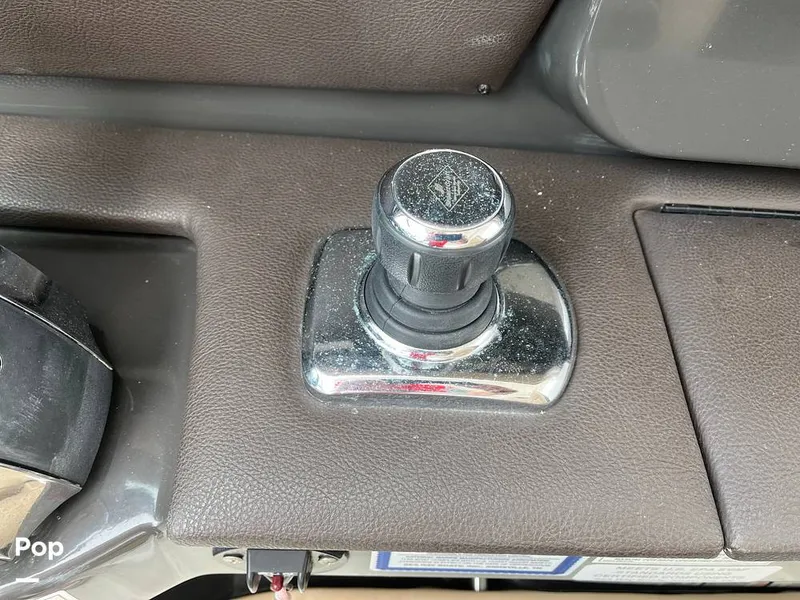 Slide: The Image of Sea Ray SLX 350 2016 - 15603083