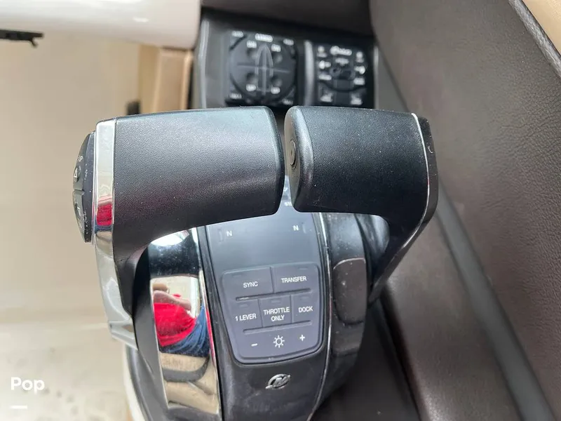 Slide: The Image of Sea Ray SLX 350 2016 - 15603084