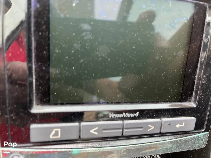 Slide: The Image of Sea Ray SLX 350 2016 - 15603087