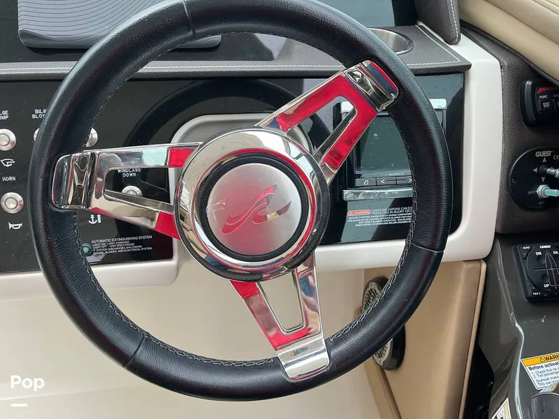 Slide: The Image of Sea Ray SLX 350 2016 - 15603088