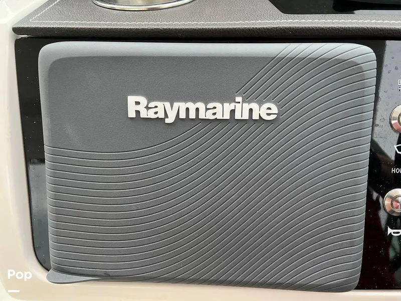 Slide: The Image of Sea Ray SLX 350 2016 - 15603090