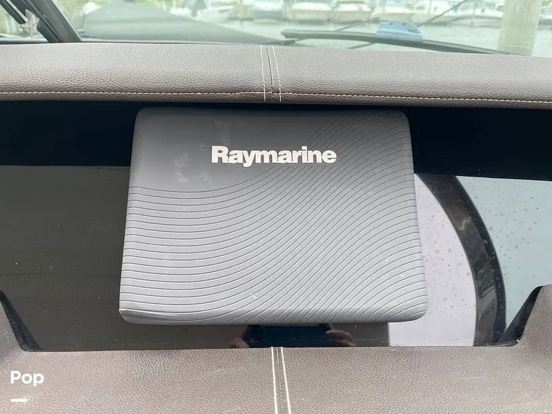 Slide: The Image of Sea Ray SLX 350 2016 - 15603091