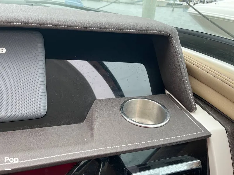 Slide: The Image of Sea Ray SLX 350 2016 - 15603092