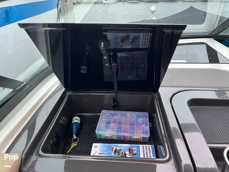 Slide: The Image of Sea Ray SLX 350 2016 - 15603096