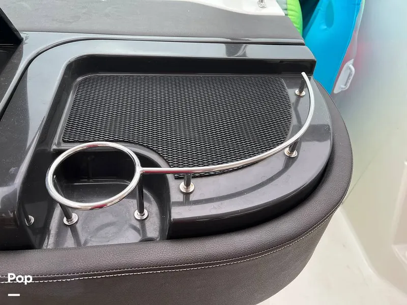 Slide: The Image of Sea Ray SLX 350 2016 - 15603097