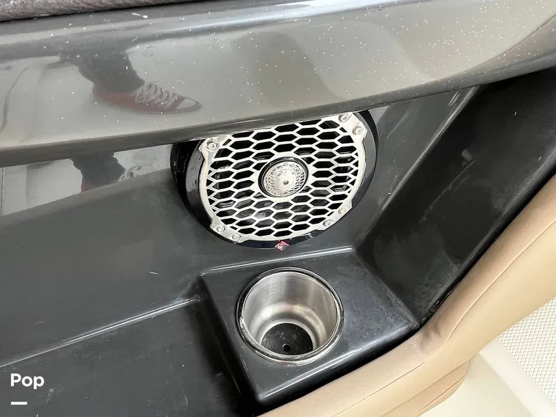 Slide: The Image of Sea Ray SLX 350 2016 - 15603098