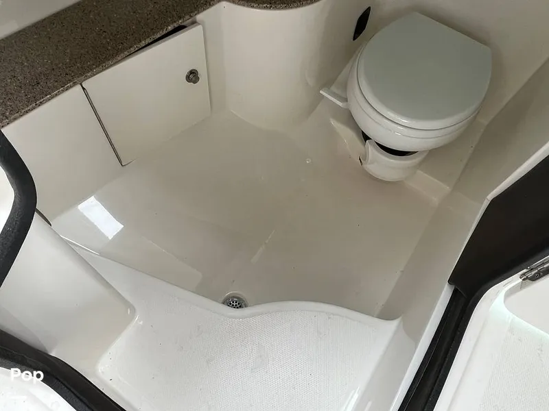 Slide: The Image of Sea Ray SLX 350 2016 - 15603100