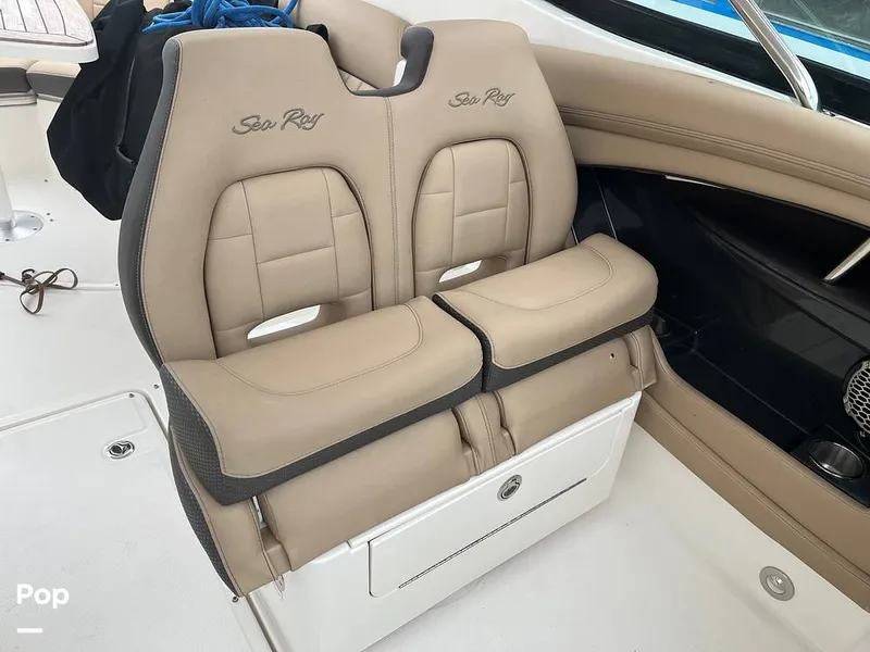 Slide: The Image of Sea Ray SLX 350 2016 - 15603111