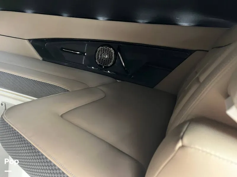 Slide: The Image of Sea Ray SLX 350 2016 - 15603117