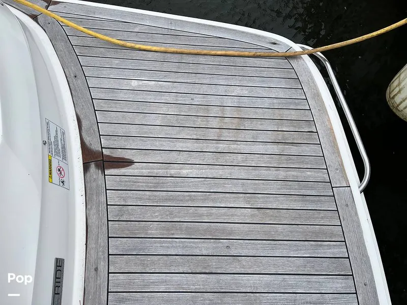 Slide: The Image of Sea Ray SLX 350 2016 - 15603062