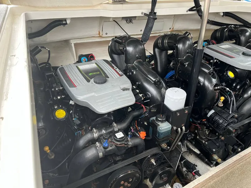 Slide: The Image of Sea Ray SLX 350 2016 - 15603136