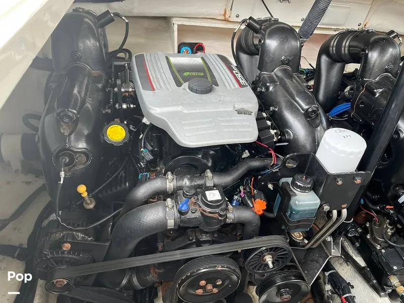 Slide: The Image of Sea Ray SLX 350 2016 - 15603139