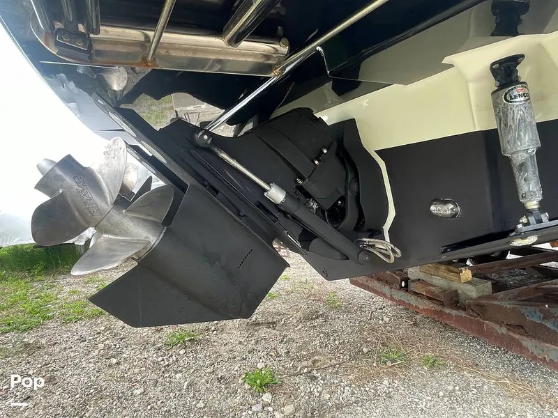 Slide: The Image of Sea Ray SLX 350 2016 - 15767820