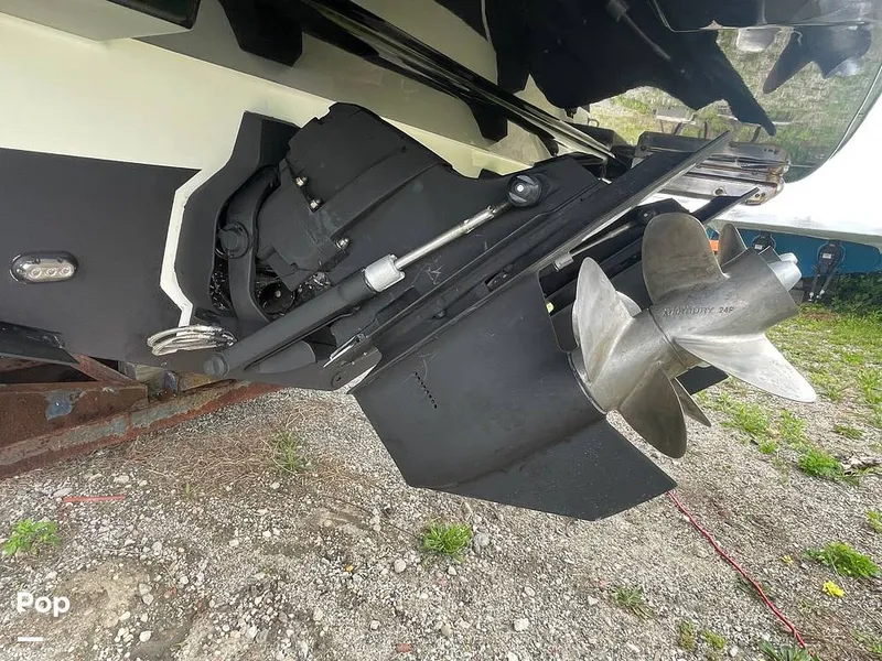 Slide: The Image of Sea Ray SLX 350 2016 - 15767823