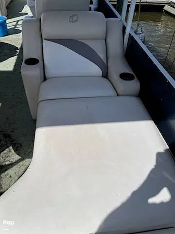 Slide: The Image of Aloha 300 Tropical Sundeck 2015 - 15621128