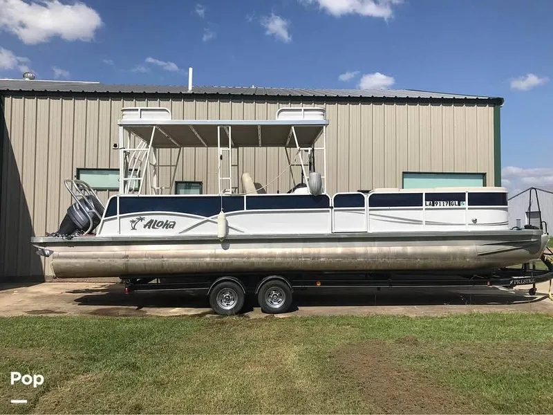 Slide: The Image of trailer shown in this pic is not the trailer included with boat - 15565630