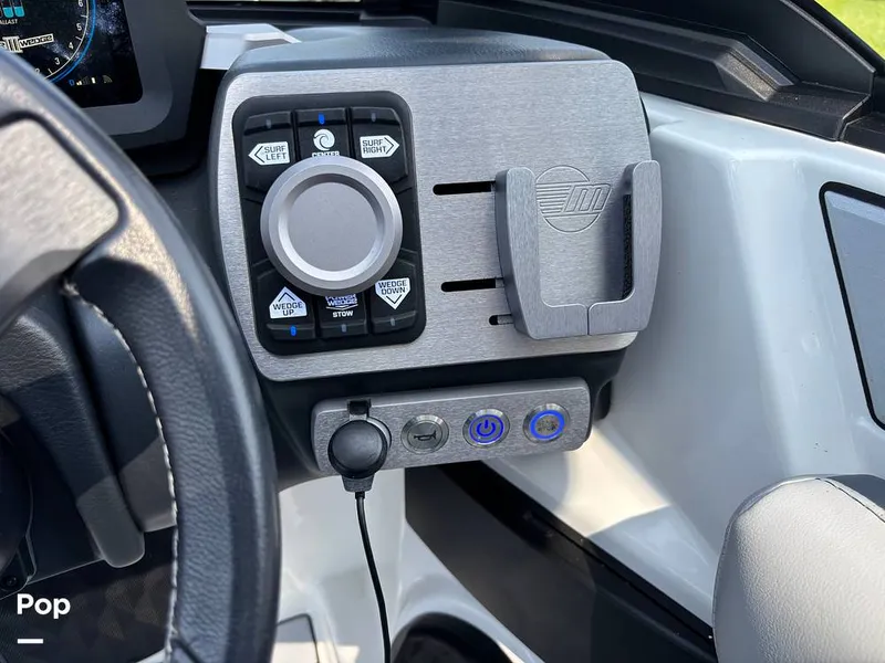 Slide: The Image of Malibu 21 LX 2022 - 15598695