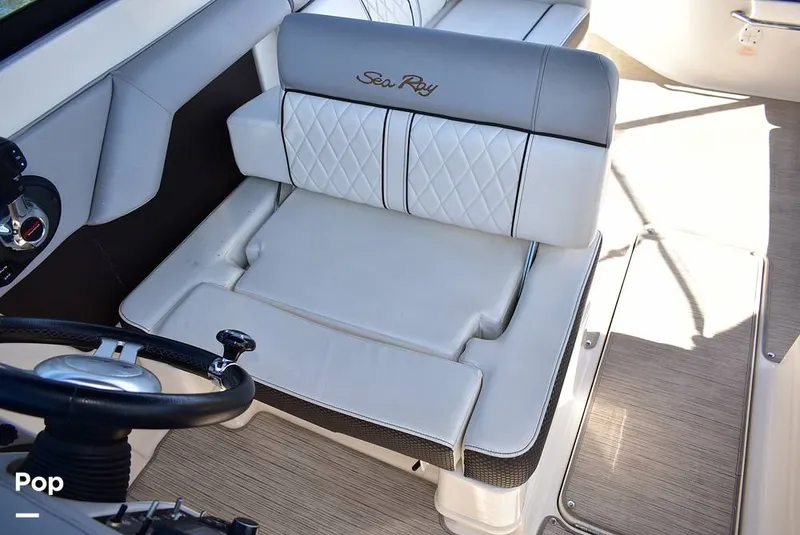 Slide: The Image of Sea Ray 270 SDX 2016 - 15909727