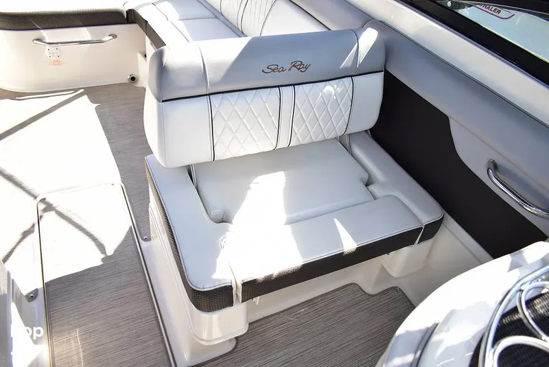 Slide: The Image of Sea Ray 270 SDX 2016 - 15909729