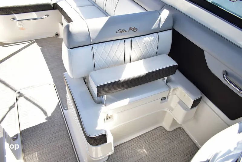 Slide: The Image of Sea Ray 270 SDX 2016 - 15909730