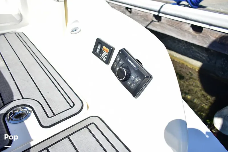 Slide: The Image of Sea Ray 270 SDX 2016 - 15909752