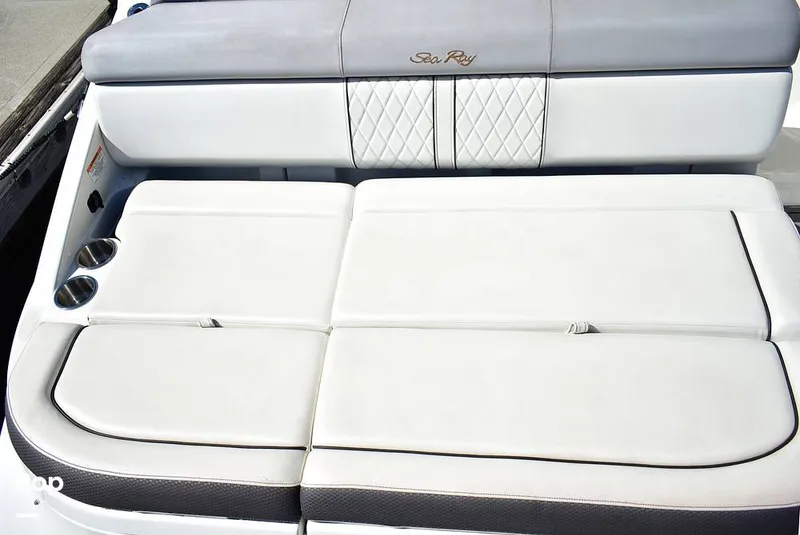 Slide: The Image of Sea Ray 270 SDX 2016 - 15909755