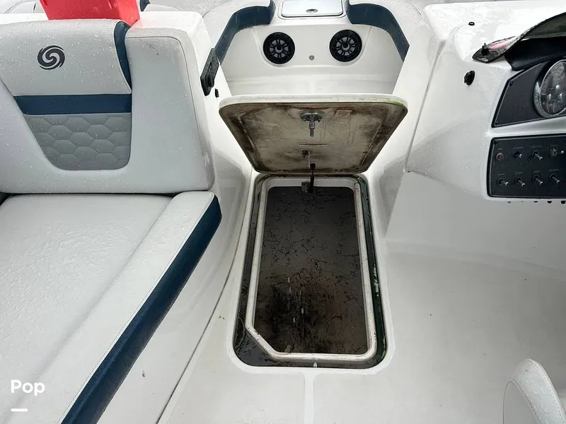 Slide: The Image of Hurricane SS 192 RL 2022 - 15642926