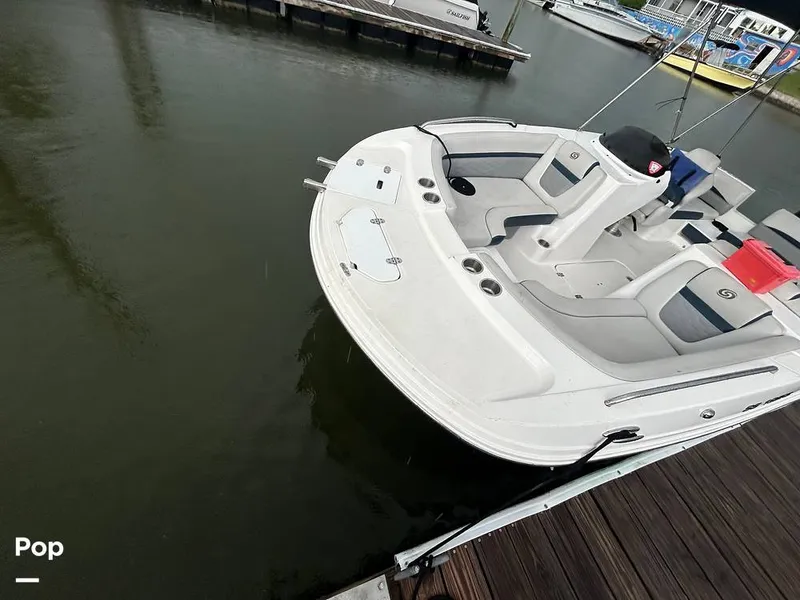 Slide: The Image of Hurricane SS 192 RL 2022 - 15642888