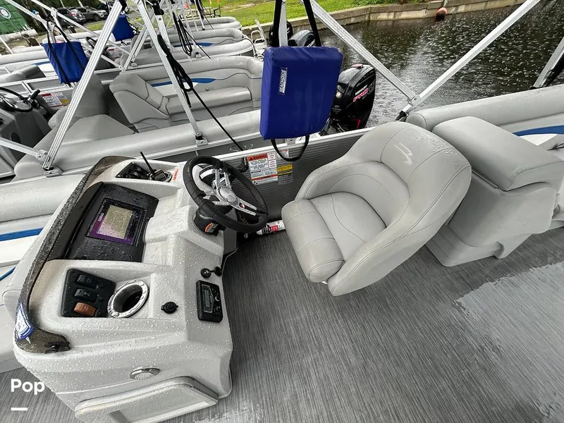 Slide: The Image of Bennington 22S 2023 - 15634054