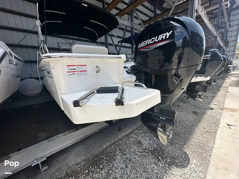 Slide: The Image of Boston Whaler 210 Montauk 2024 - 15585014