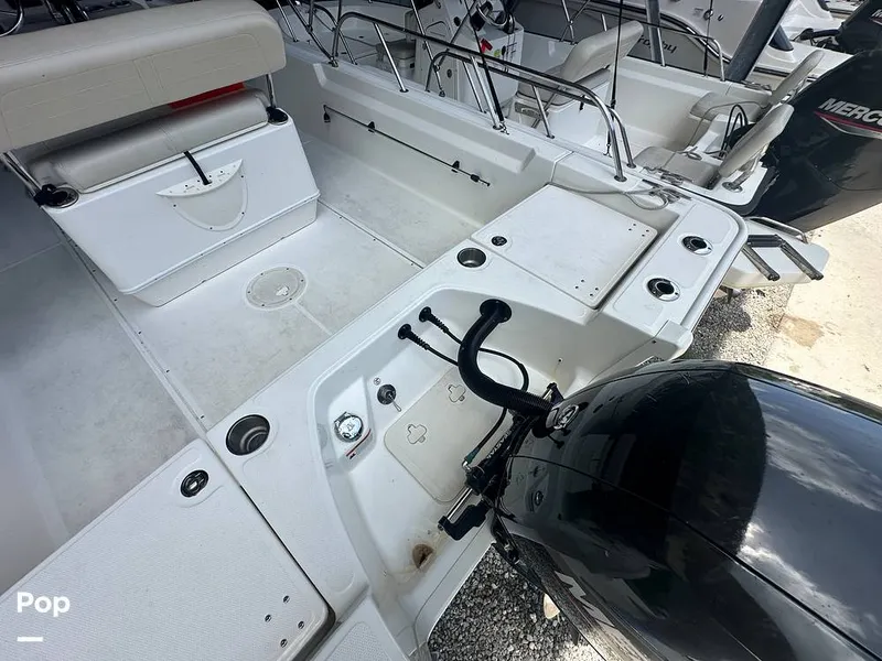 Slide: The Image of Boston Whaler 210 Montauk 2024 - 15585018