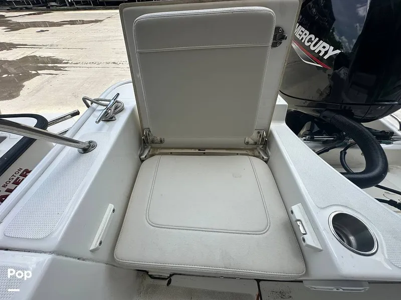 Slide: The Image of Boston Whaler 210 Montauk 2024 - 15585023