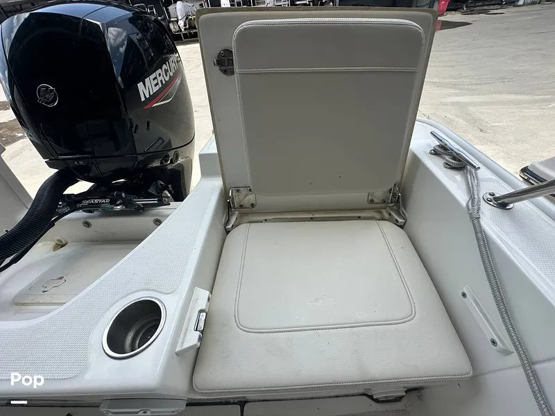 Slide: The Image of Boston Whaler 210 Montauk 2024 - 15585024
