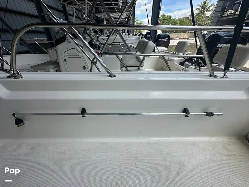 Slide: The Image of Boston Whaler 210 Montauk 2024 - 15585033
